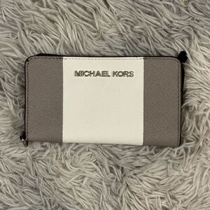 NWOT Michael Kors Grey and White Zip Wallet
